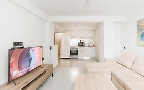 Beautiful Underground Nest With Prv Terrace